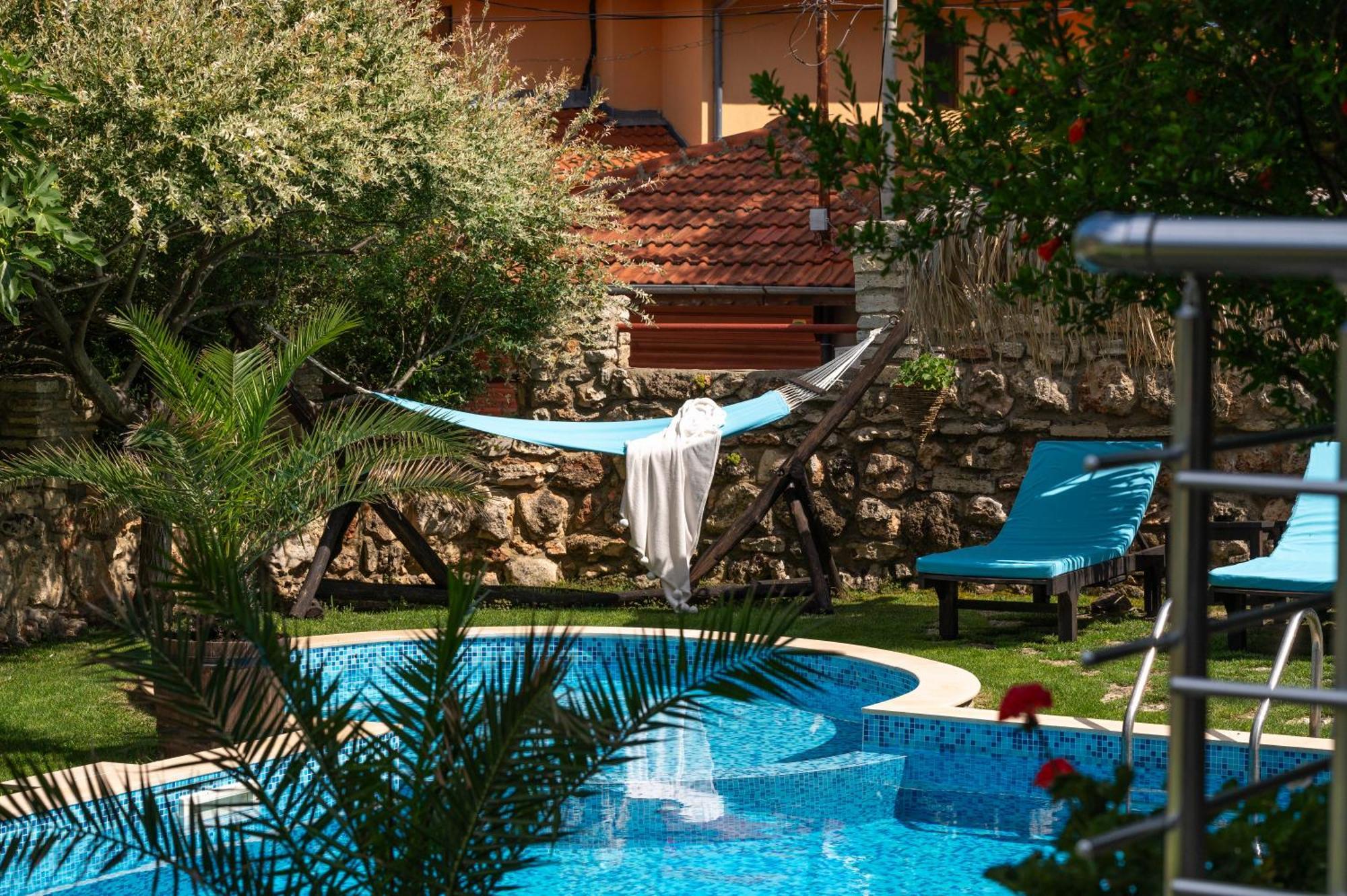 Villa Komitata-Pool And Jacuzzi Baltjik Exteriör bild